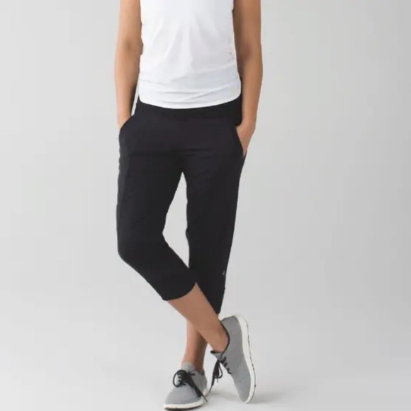 lululemon athletica Pants - Lululemon In Flux Crop Black Size 8 Pinstripes
